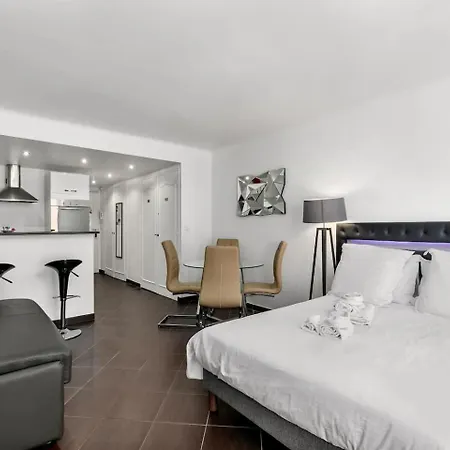 Luxury Yourhosthelper Apartman *