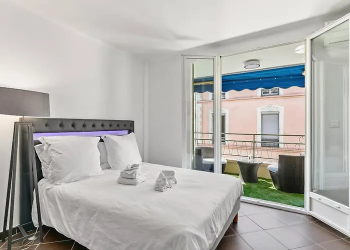 Διαμέρισμα Luxury Yourhosthelper